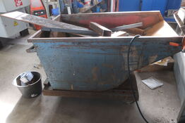 Vippecontainer med indhold