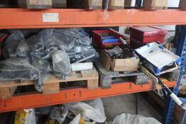 2 stk. paller med div. Varelager