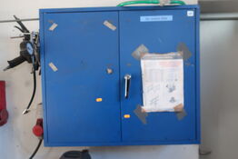 Stålskab med indhold samt div. Trykluftværktøj