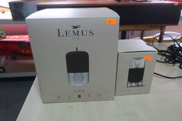 Bluetooth-højtaler LEMUS LIFE med indbygget pendel/bordlampe og holder
