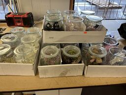 4 ks. Hårklemmer + glaskrukker