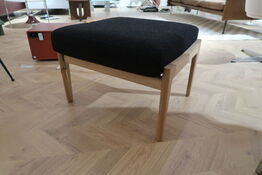 Skammel H.J. WEGNER Getama GE 290 Eg sæbe - Stof sort Savak