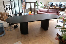 Spisebord GUBI Moon Dining Table Elliptical Eg