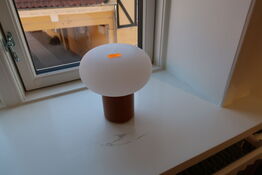 Bordlampe NEW WORKS Karl-Johan Portable Ochre Yellow