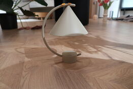 Bordlampe FERM LIVING Meridian Lamp Cashmere