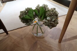 Vase med div. Kunstige blomster