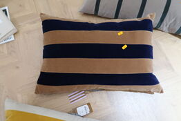 Pude CHRISTINA LUNDSTEEN Zarah Caramel, Dark Blue