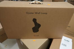 Væglampe FERM LIVING Oyster Black