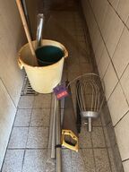 Diverse redskaber med defekter