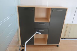 4 stk. reoler EFG samt 2 stk. lamper