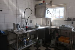 Hætteopvaskemaskine HOBART AMX-10 med vaskebord 