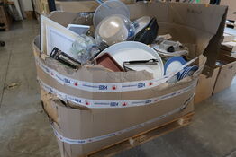 Palle med tallerkener, skåle, glas, fade m.m.