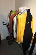 Stativ med div. "udklædningstøj"