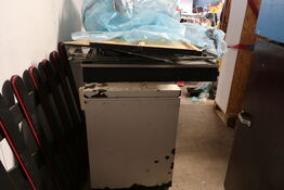 Kummefryser samt indhold ovenpå