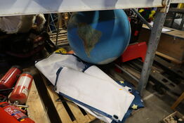 Palle med div. Presenninger samt rekvisit