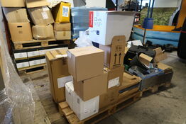 Palle med div. Rengøringsmidler m.m.