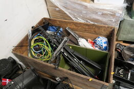 Palle med div. Stativer, ledninger m.m.