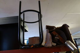 Div. Rekvisitter på hylde