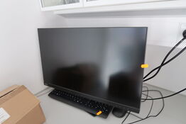 Computerskærm LENOVO ThinkVision P27u-20, computer LENOVO ThinkStation