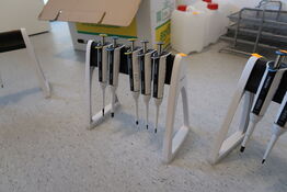 Stativ med 5 stk. pipetter SARTORIUS