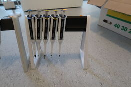 Stativ med 5 stk. pipetter SARTORIUS