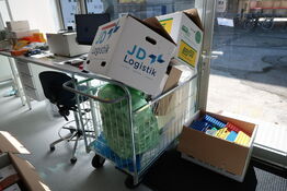 Opbevaringsvogn med indhold