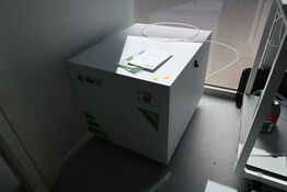 Nitrogen generator PEAK SCIENTIFIC Genius SQ 24