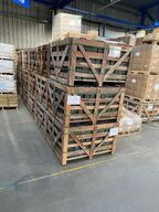 4 kasser med i alt 2904 stk sort basalt chaussesten med naturligt spilt på alle sider.