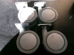 4 stk. møbelhjul Ø5 cm, platform 4,2 x 4,2 cm