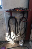 Reol med div. Slanger samt værktøj