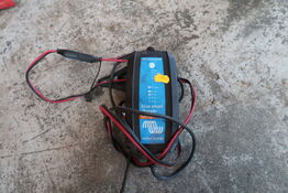 Lader VICTRON ENERGY 12V/25A