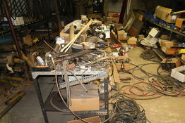 Reol med div. Reservedele