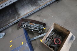 2 stk. kasser med div. Værktøj