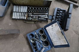 3 stk. kasser med topnøglesæt m.m.