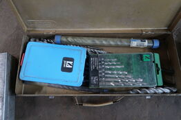 Kasse med div. Bor m.m.