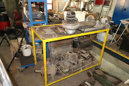 Opbevaringsvogn med div. Reservedele