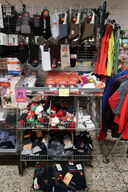 Stort parti strømper m.m. - Tøm 1 fag