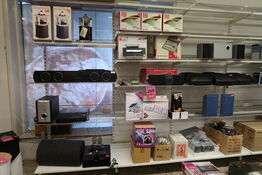 3 fag med stort parti elektronik 