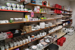 Stort parti service, køkkenredskaber m.m. - tøm 7 fag 