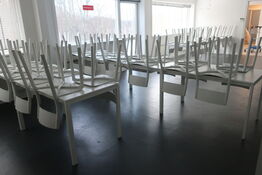 5 stk. spiseborde samt 20 stk. stole