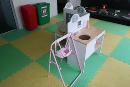 Legetøjsinstrumenter, vogn, legekøkken m.v.