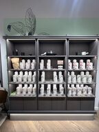 Reolsystem m. LED lys under hylderne