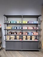 Reolsystem m. LED lys under hylderne