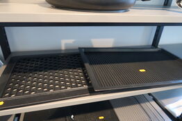 2 stk. bageplader bl.a. WORLD'S BEST PAN