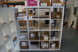 Indhold på to reoler af diverse NDS kosttilskud 