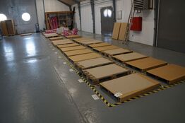 Parti engangspaller uden indhold 