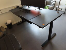 El. hæve/sænke skrivebord, RUMAS, med udtrækskuffe og lampe