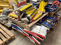 2 Paller med byggematrealer 