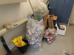 Tøm rummet for pant og køkkengrej