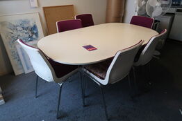 Kantinebord med 6 stole + skrive, tavler, kontorkassette & kontorstol